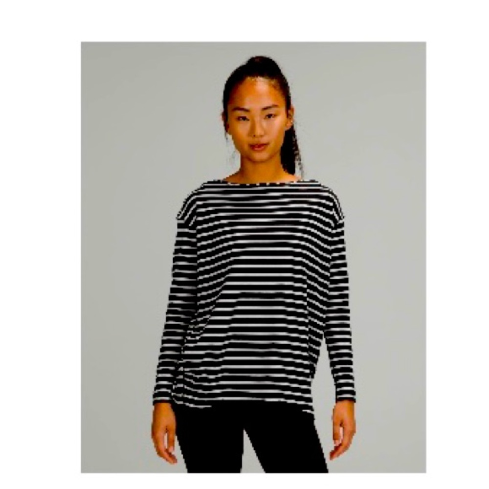 Lululemon Athletica Back In Action size 10. Color is Yachtie stripe black chrome